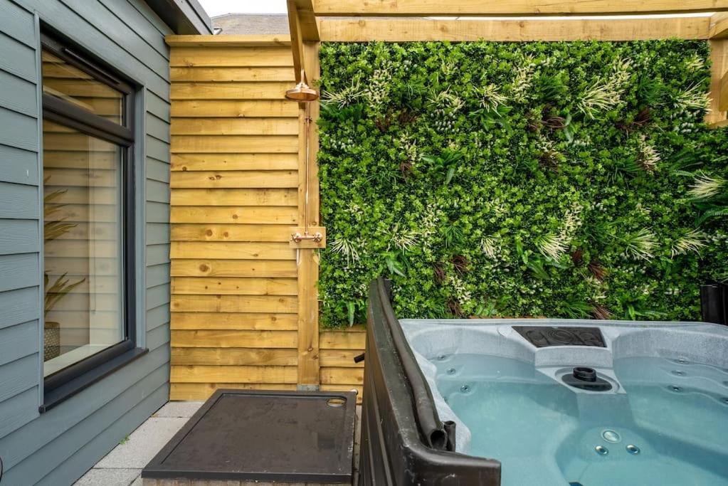 Cottage With Hot Tub Near Knockhill Saline Exterior photo