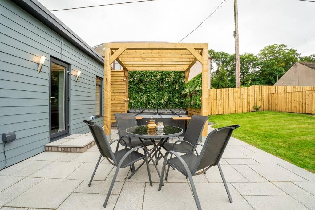 Cottage With Hot Tub Near Knockhill Saline Exterior photo